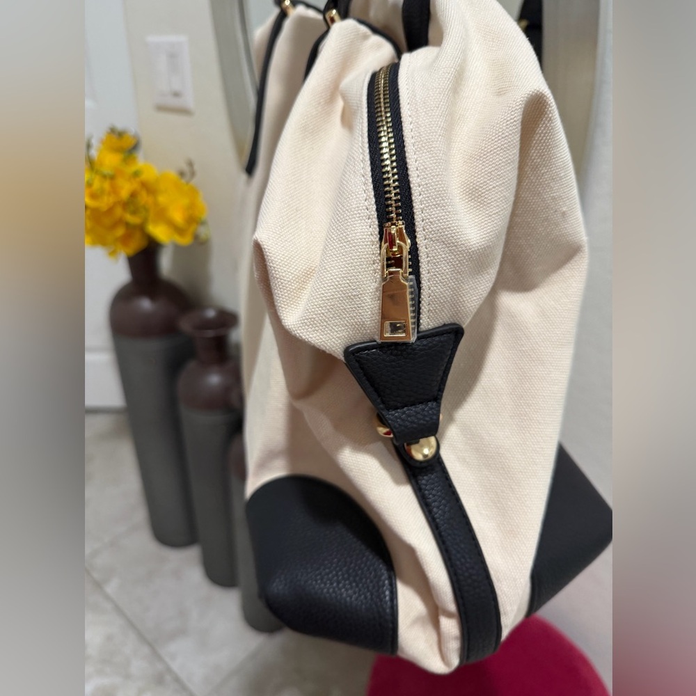 Henny and Lev Canvass Leather Weekender Bag - Picture 15 of 16